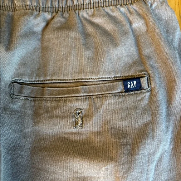 GAP Gray Cargo Relaxed Fit Joggers - Picture 4 of 11